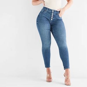 Express Curvy Mid Rise Medium Wash Button Fly
Skinny Jeans 2 short